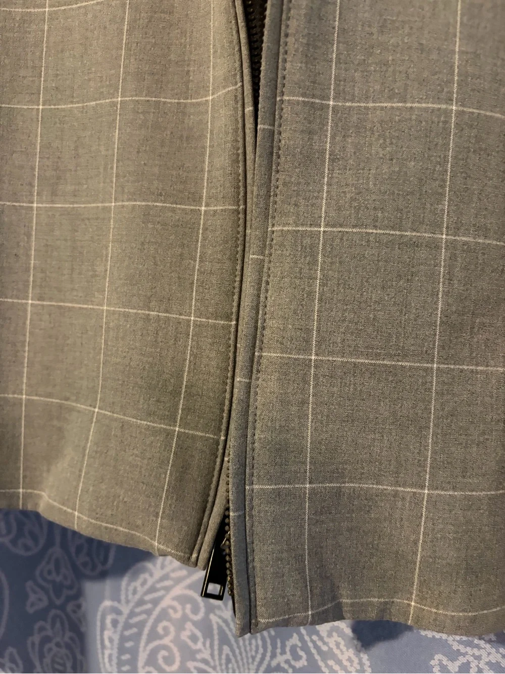Two-Piece Plaid Jacket and Jogger Suit Set - Grey